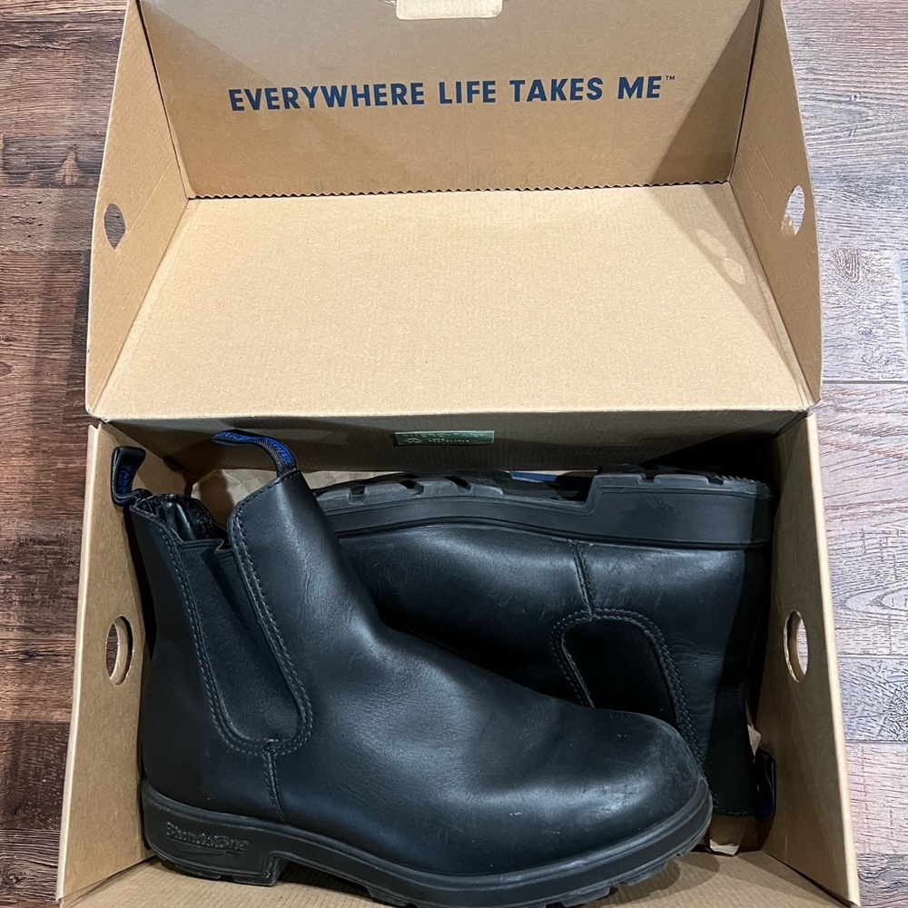 Black, High Top, Women’s Blundstone Thermal Boots with Sheepswool Footbed. 2274